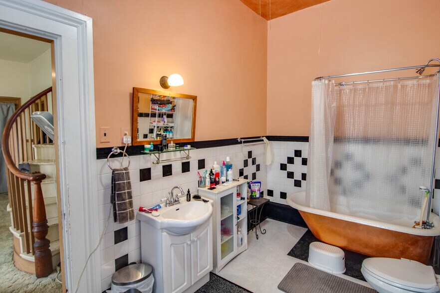 More Photos Of 212 E Main St, Carlinville Office Residential For Sale