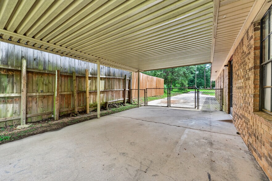 More Photos Of 109 Jasper Dr, Marshall Office For Sale