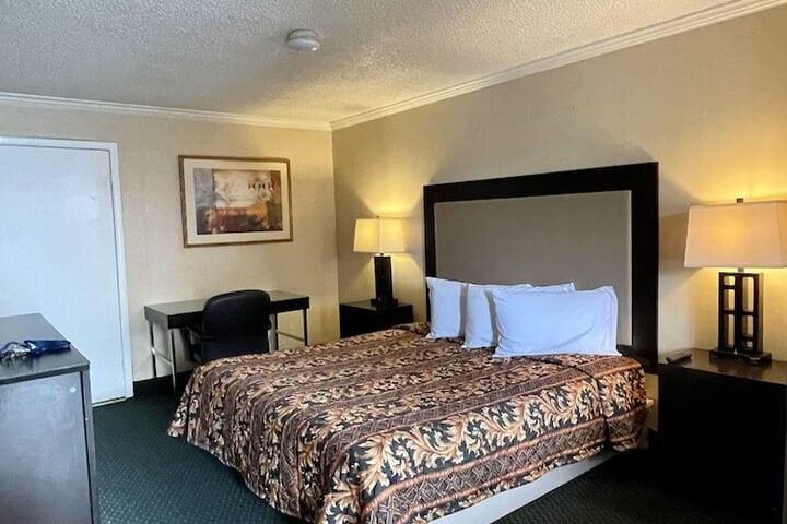More Photos Of 200 E White Horse Pike, Galloway Hotel For Sale