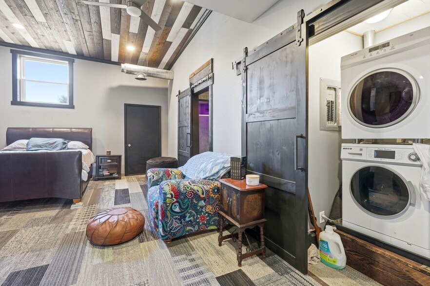 More Photos Of 106 N Orange St, Albion Storefront For Sale