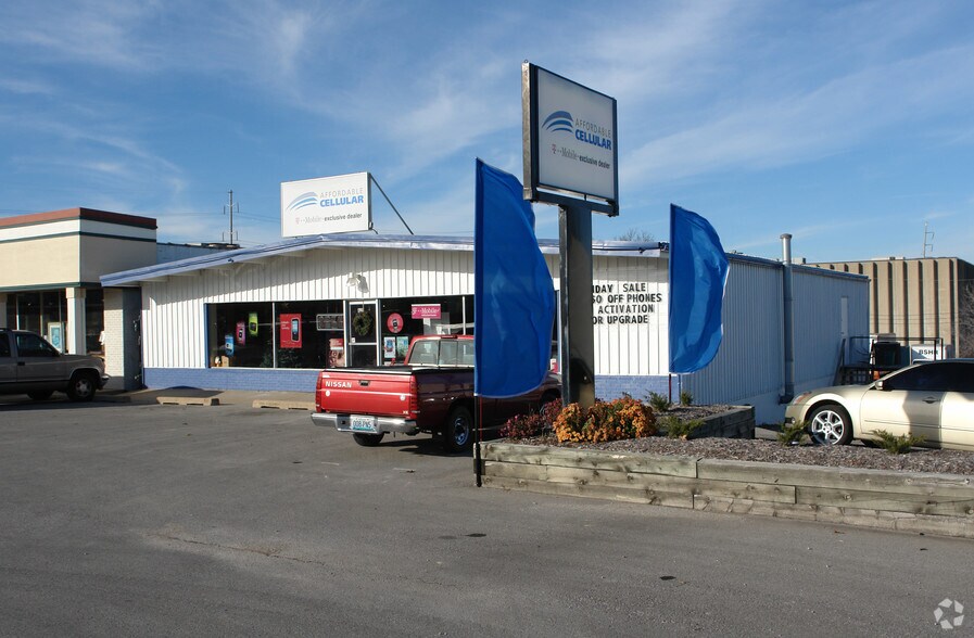 More Photos Of 821 SW Us-40 Hwy, Blue Springs Freestanding For Lease