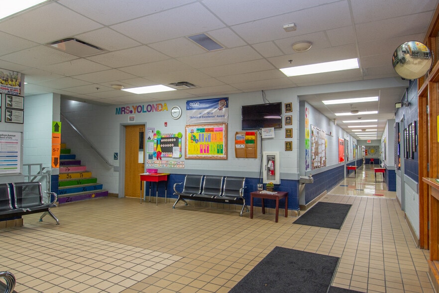 More Photos Of 1511 Madison Ave, Toledo Schools For Sale