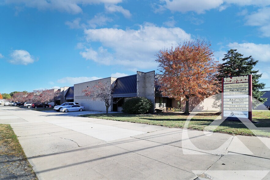 Primary Photo Of 3711 E 10 Mile Rd, Warren Warehouse For Lease