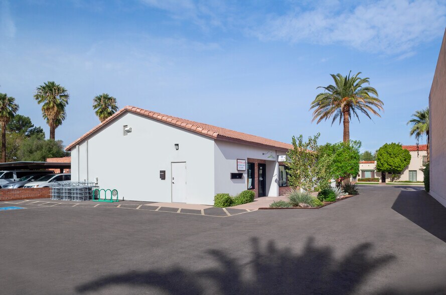 More Photos Of 335 W McDowell Rd, Phoenix Freestanding For Lease