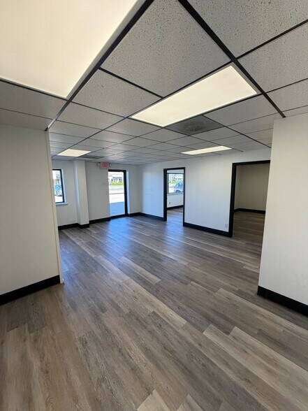 More Photos Of 400-404 N Lynn Riggs Blvd, Claremore Storefront Retail Office For Lease