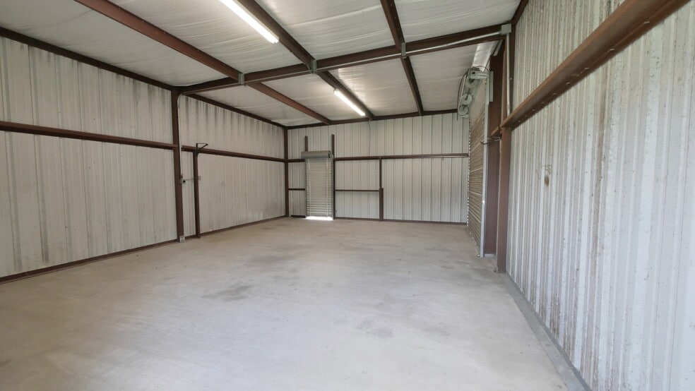 More Photos Of 13203 Weiman Rd, Houston Flex For Lease