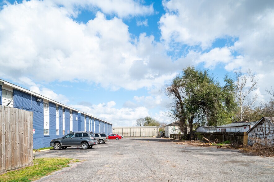 More Photos Of 122 E Crosstimbers St, Houston Apartments For Sale