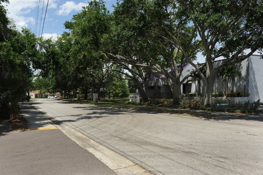 More Photos Of 1365 Hamlet Ave, Clearwater Flex For Lease