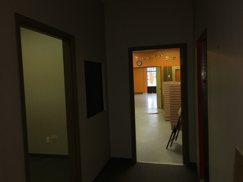 More Photos Of 1173 Queen St, Southington Freestanding For Sale