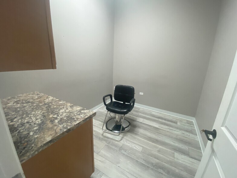 More Photos Of 2760 Aurora Ave, Naperville Storefront Retail Office For Lease