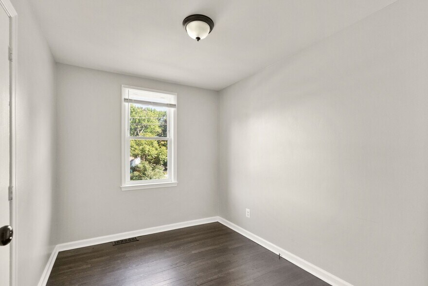 More Photos Of 17423 Wilson St, Dumfries Multifamily For Sale