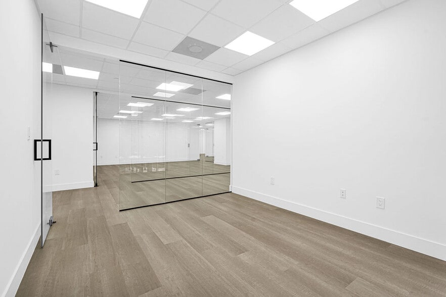 More Photos Of 1110 Brickell Ave, Miami Office For Sale