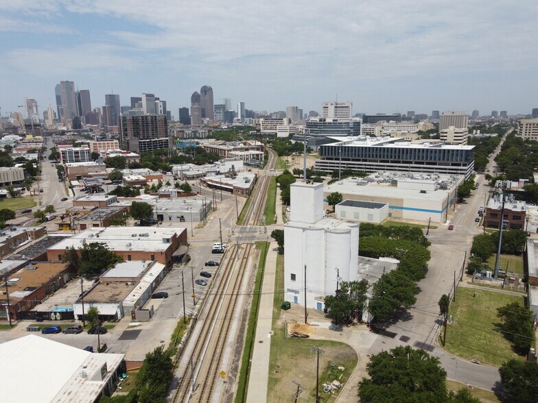 More Photos Of 3800 Main St, Dallas Office For Lease