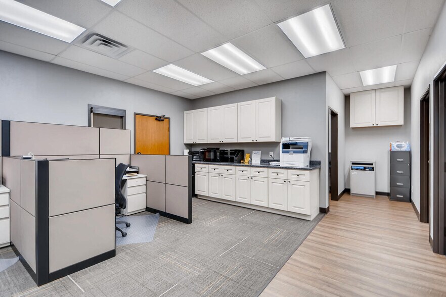 More Photos Of 2000 E Randol Mill Rd, Arlington Light Distribution For Lease