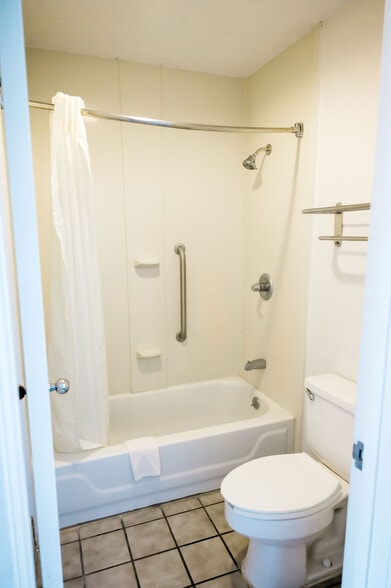 More Photos Of 337 Devereaux Dr, Natchez Hotel For Sale