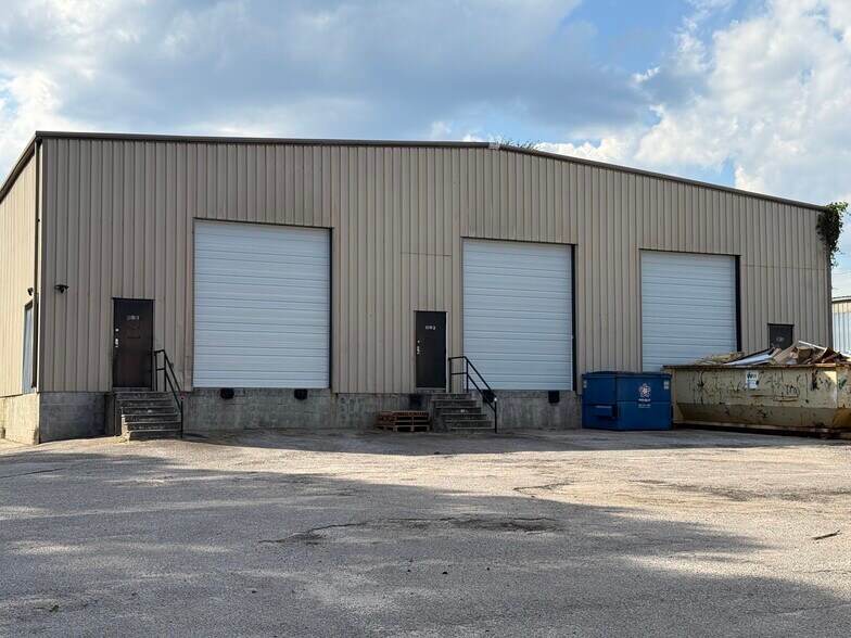 More Photos Of 301 Miami St, West Columbia Warehouse For Lease