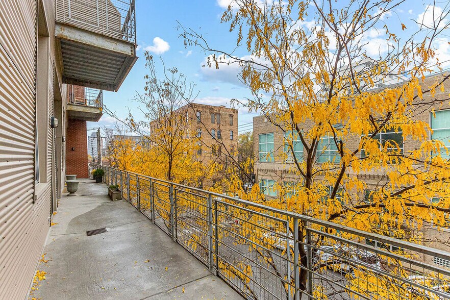 More Photos Of 824 W Superior St, Chicago Office Residential For Sale