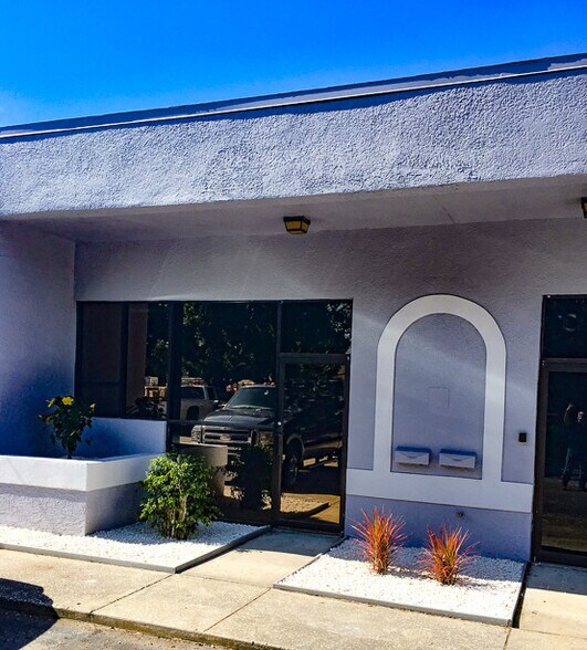 More Photos Of 3135 39th Ave N, Saint Petersburg Light Manufacturing For Lease