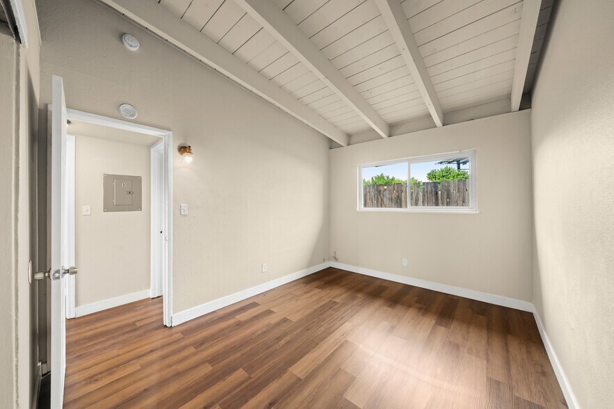 More Photos Of 2605 Albatross Way, Sacramento Apartments For Sale