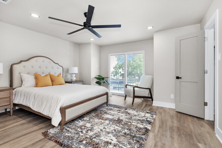 More Photos Of 17578 Highway 105, Montgomery Hotel For Sale