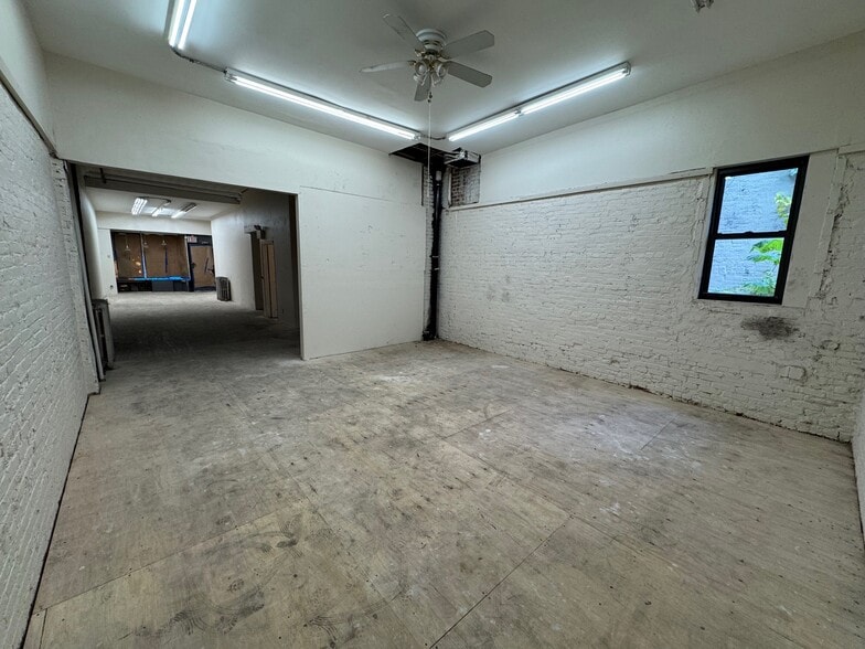 More Photos Of 385 7th Ave, Brooklyn Storefront Retail Residential For Lease