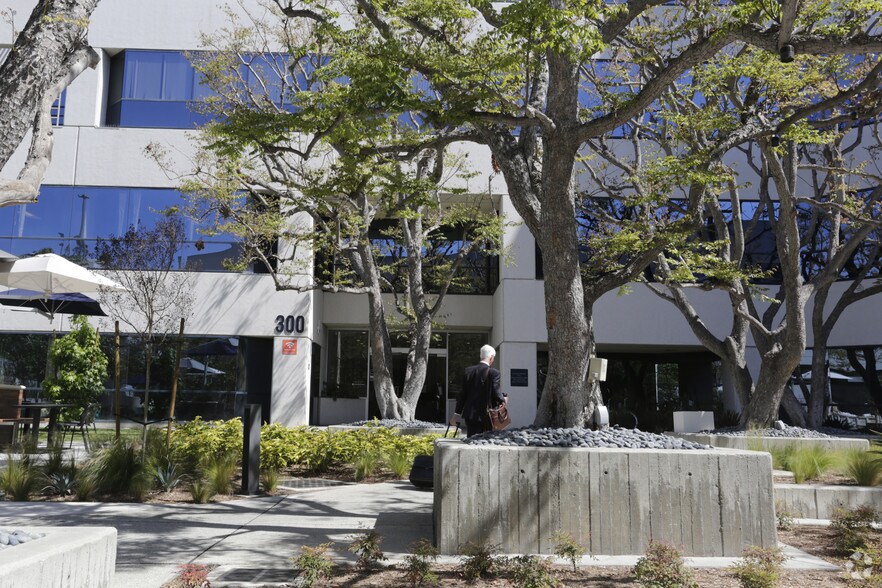 More Photos Of 300 Corporate Pointe, Culver City Office For Lease