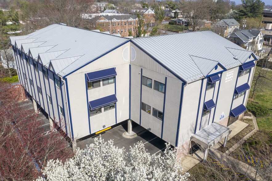 More Photos Of 716 Monterey Ave, Annapolis Medical For Lease