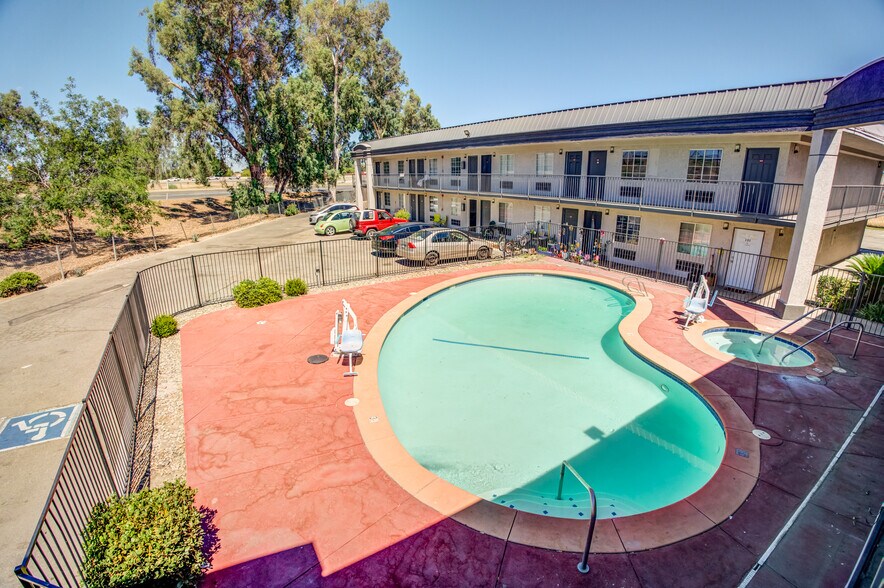 More Photos Of 2700 White Ln, Bakersfield Apartments For Sale