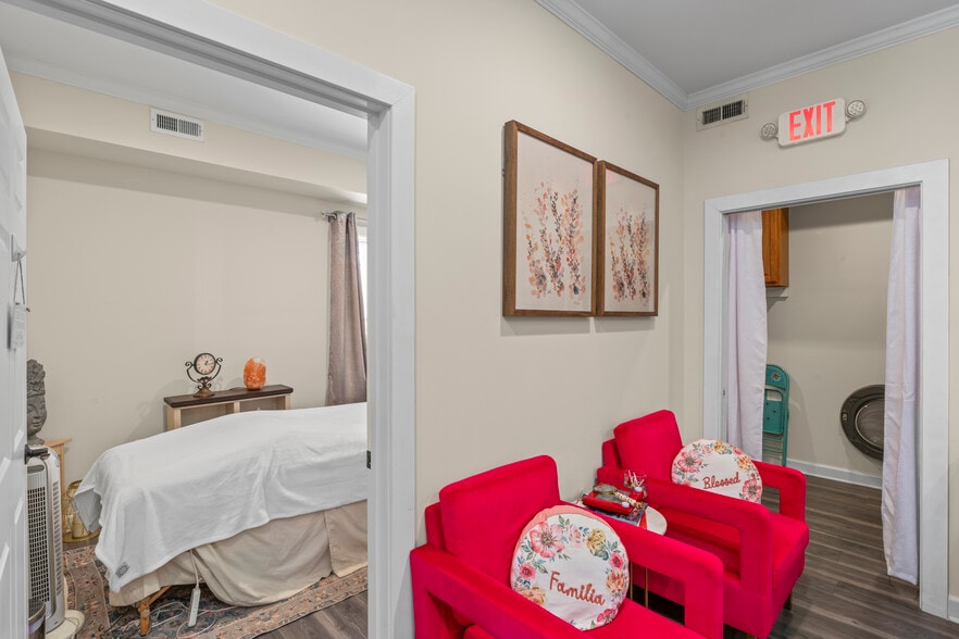 More Photos Of 104 Loudoun St SW, Leesburg Storefront Retail Office For Sale