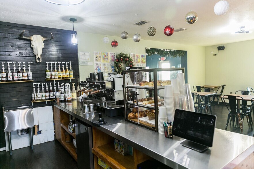 More Photos Of 608 SW Big Bend Trl, Glen Rose Restaurant For Sale