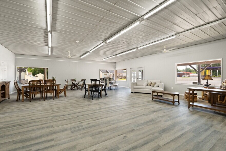 More Photos Of , Scottsburg Unknown For Sale