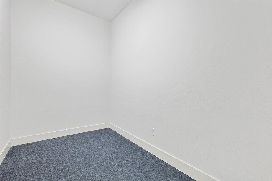 More Photos Of 5601-5605 Virginia Pky, McKinney Medical For Sale