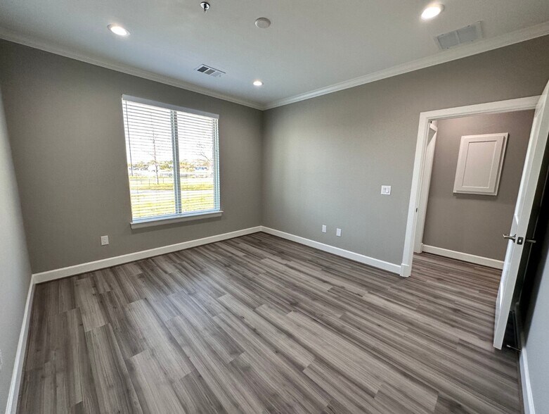 More Photos Of 400 Stonebrook Pky, Frisco Office For Sale