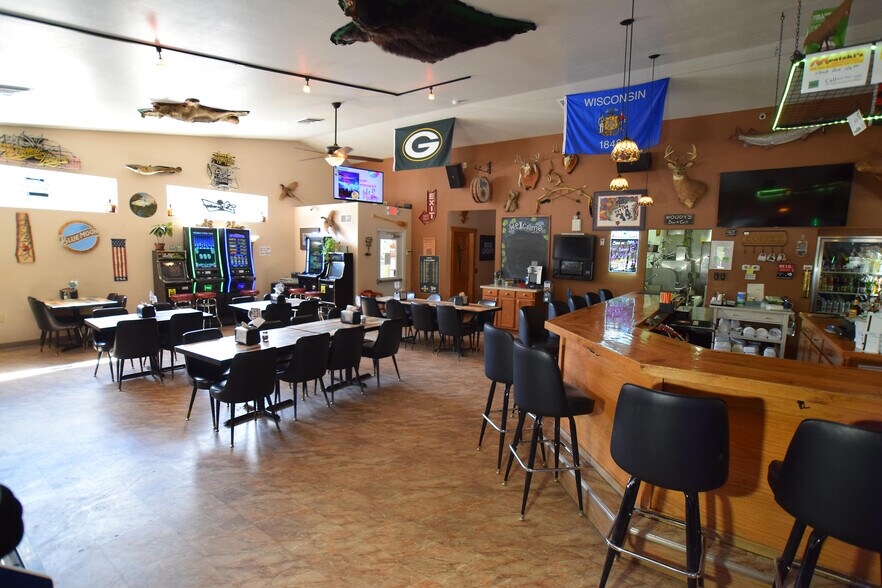 More Photos Of N7625 Parkway Rd, Crivitz Restaurant For Sale
