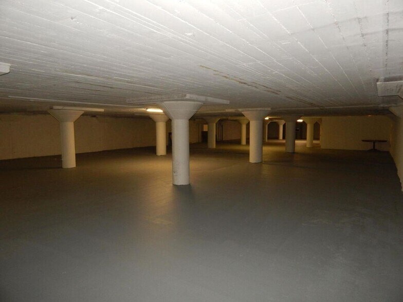 More Photos Of 327 S Fir St, Medford Warehouse For Sale