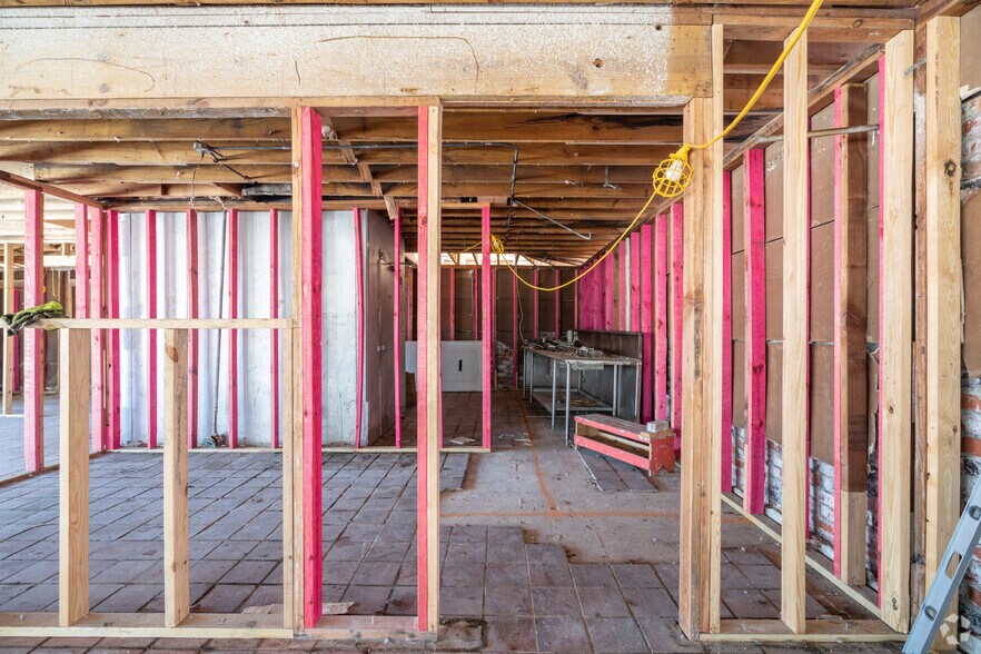 More Photos Of 1612 N Frazier St, Conroe Fast Food For Sale