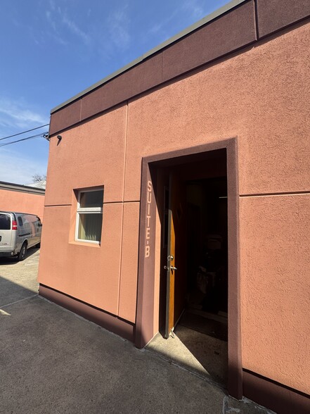 More Photos Of 816 Hempstead Tpke, Franklin Square Office For Sale