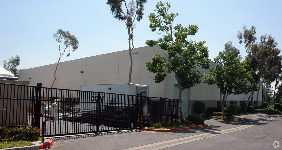 More Photos Of 10860 6th St, Rancho Cucamonga Warehouse For Lease