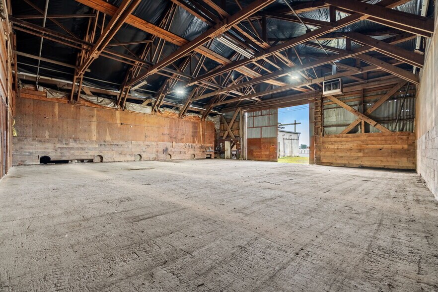 More Photos Of 4051-4061 N Highway 101, Eureka Warehouse For Sale
