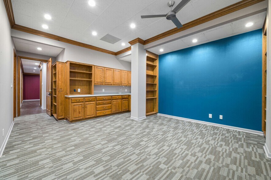 More Photos Of 5750 Balcones Dr, Austin Medical For Sale