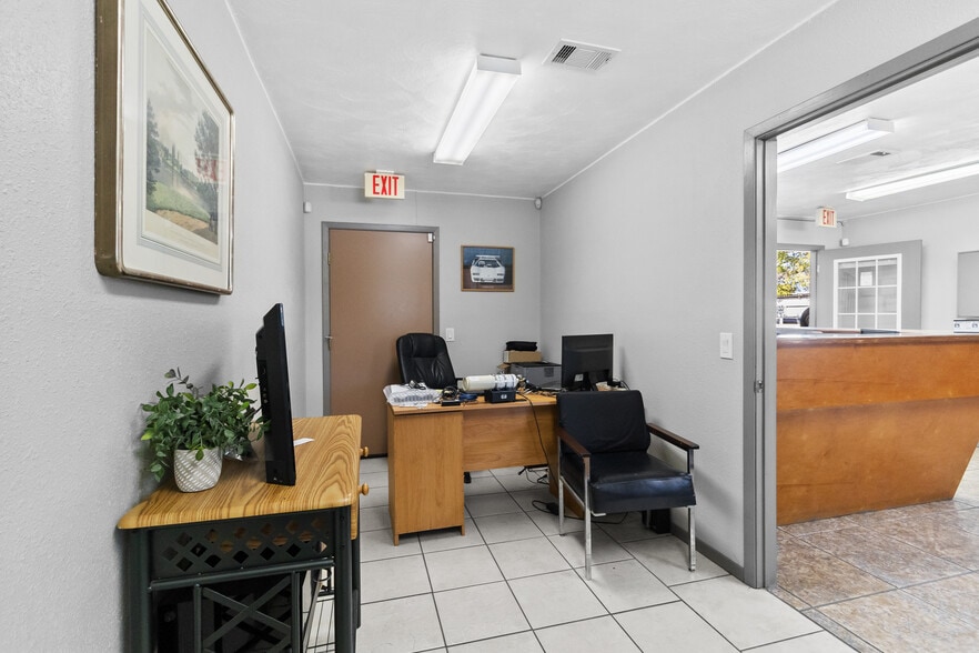 More Photos Of 7215 N Shepherd Dr, Houston Auto Repair For Sale