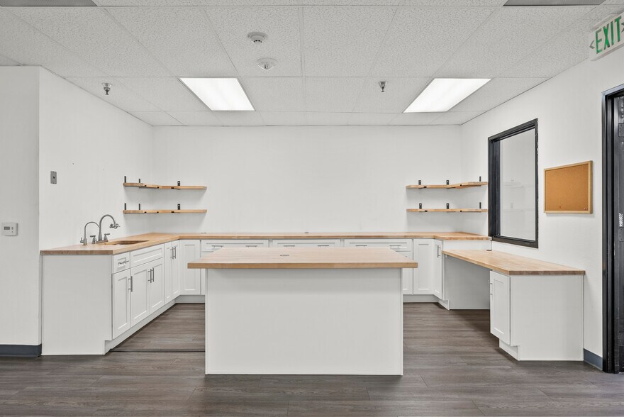 More Photos Of 9410 Topanga Canyon Blvd, Chatsworth Office For Lease