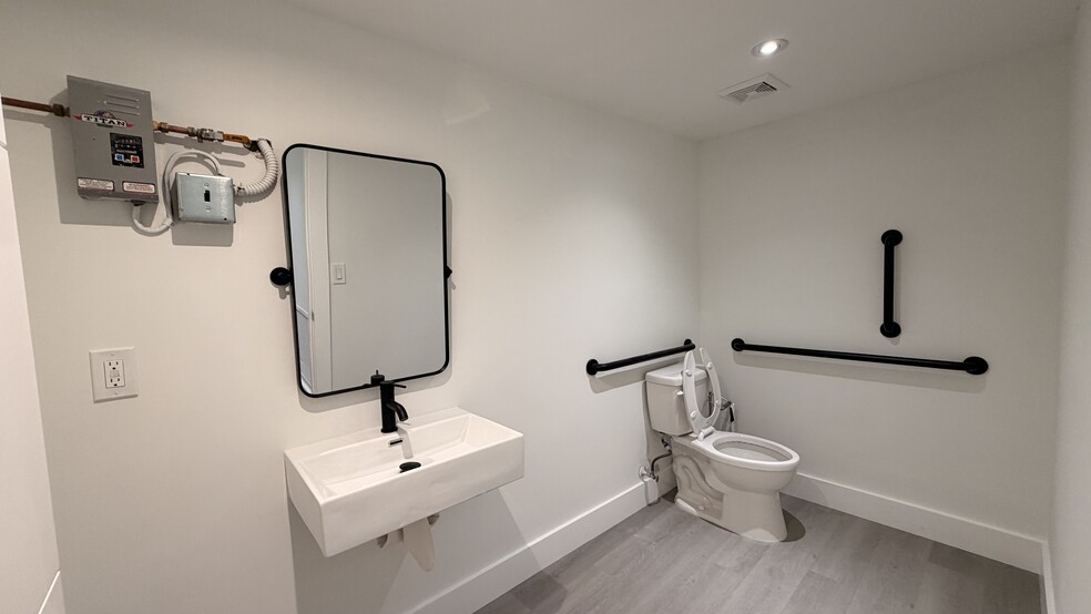 More Photos Of 8335 NW 64th St, Medley Light Distribution For Sale