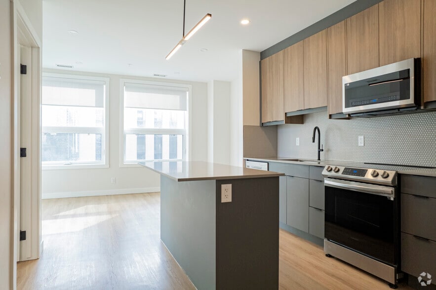 More Photos Of 909 5 Av SW, Calgary Apartments For Lease