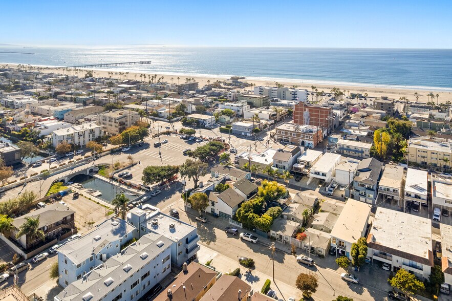 More Photos Of 2008-2020 Strongs Dr, Venice Apartments For Sale