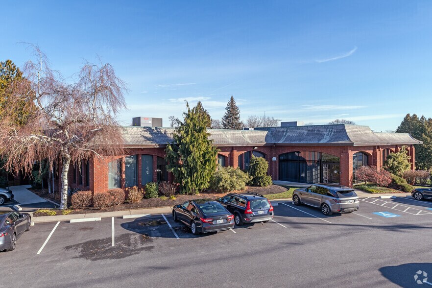 More Photos Of 35 Sockanosset Cross Rd, Cranston Medical For Lease