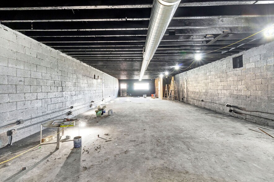 More Photos Of 729 Scott St, Covington General Retail For Sale