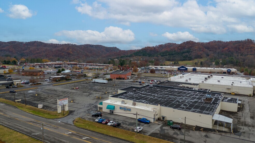 More Photos Of 1375 Volunteer Pky, Bristol Land For Lease