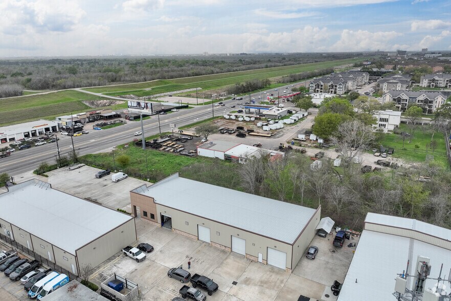 More Photos Of 1631 Highway 6 S, Houston Warehouse For Lease