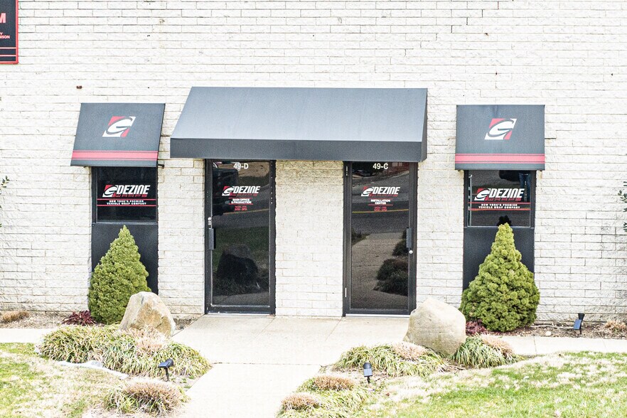 More Photos Of 49 E Industry Ct, Deer Park Warehouse For Lease